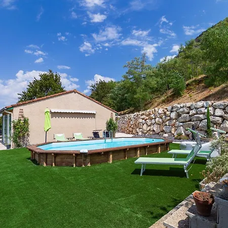 Le - Piscine Holiday home *